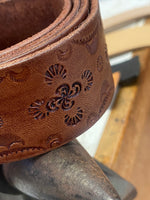 Load image into Gallery viewer, Belt~ Trophy~ swirl~ whiskey
