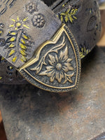 Load image into Gallery viewer, Belt~ Wildflower~ black/gold

