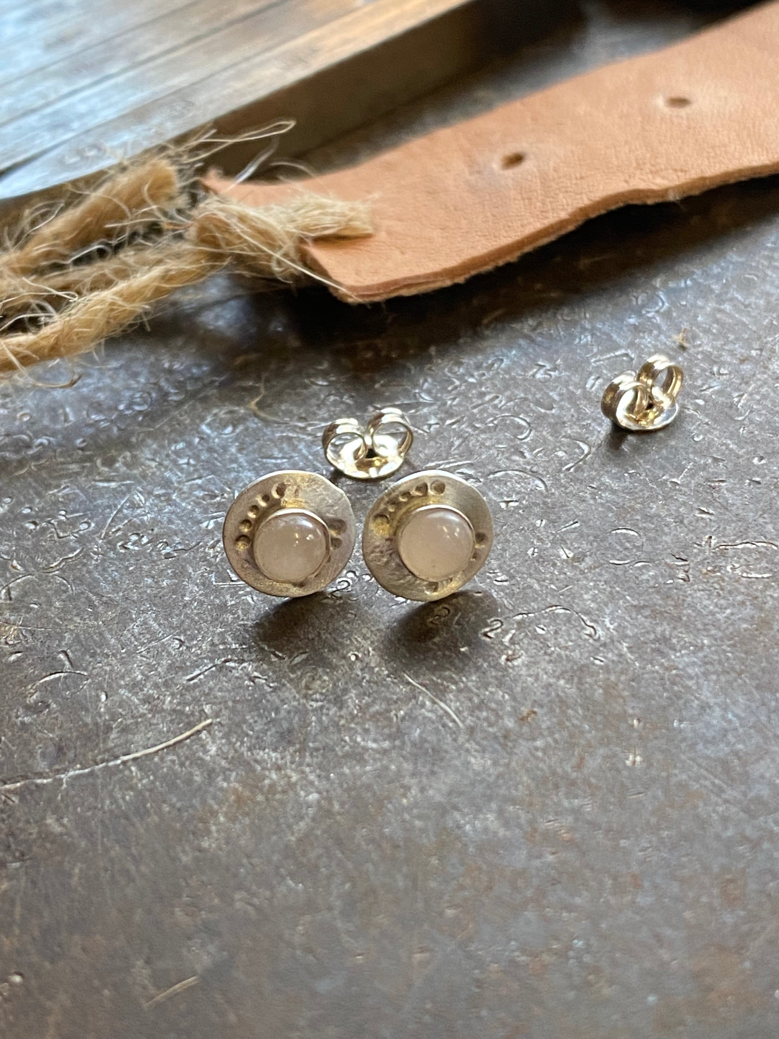 Venus studs
