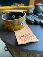 Load image into Gallery viewer, Eclipse~ moon~ Leather~ Cuff
